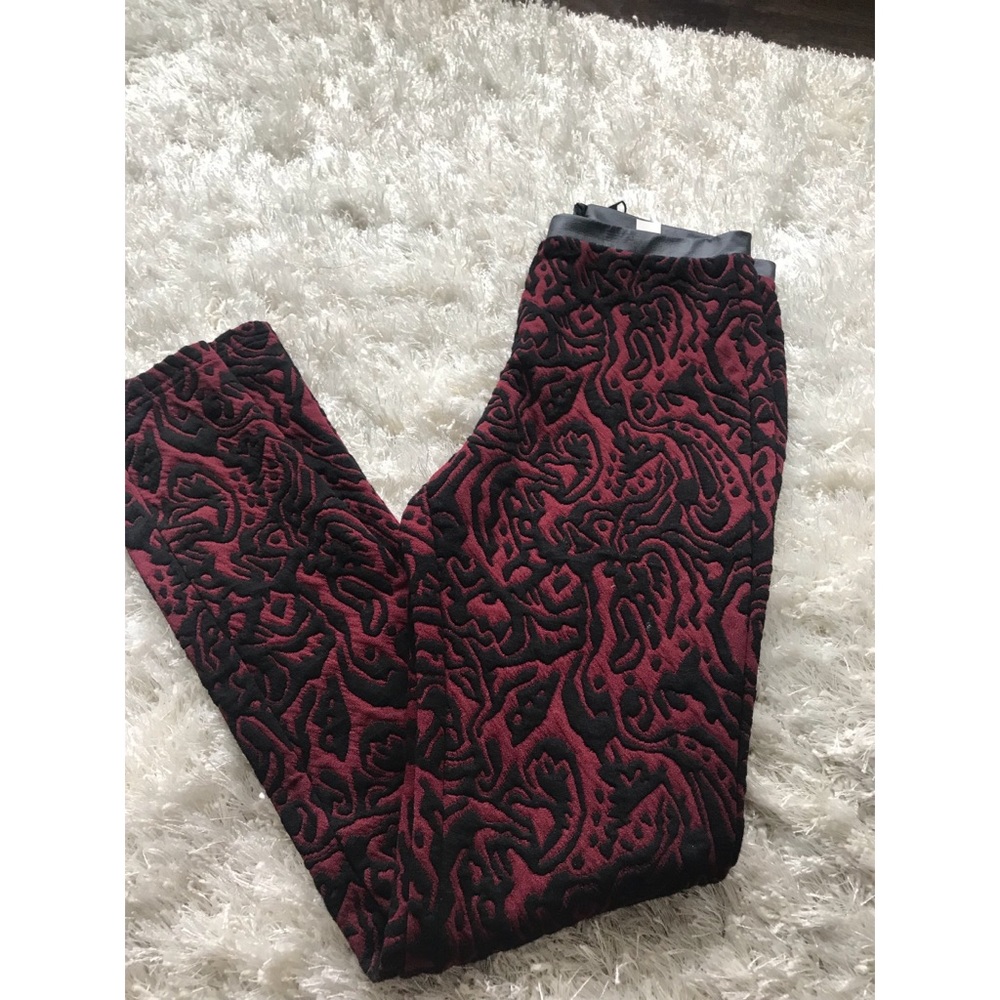 Skinny pants with design size small